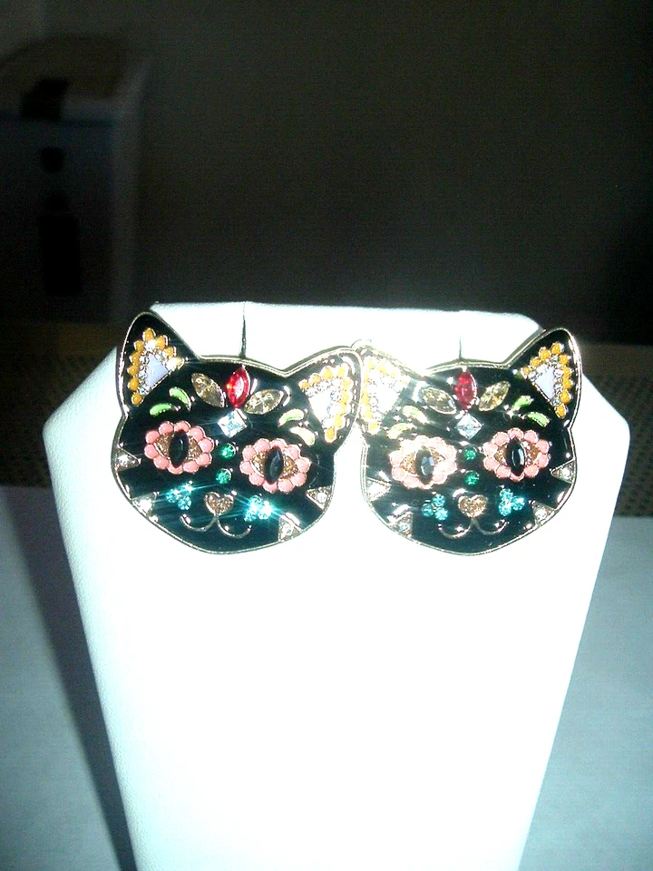PENDIENTE PERFORADO MULTICOLOR cristal pavé CARA DE GATO NEGRO con tachuelas Betsey Johnson-nuevo con etiquetas Foto 4 de 4