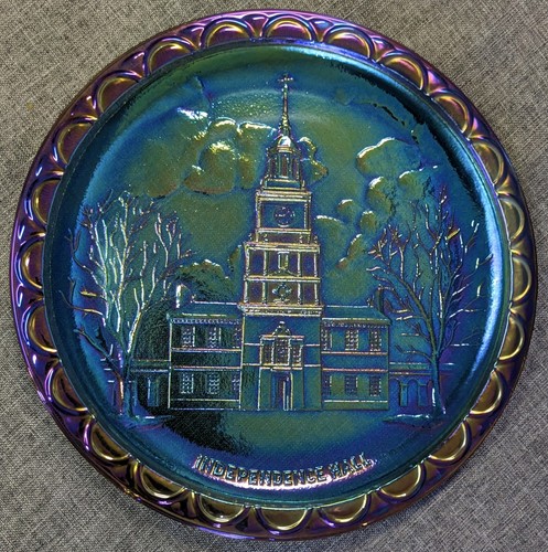 2 Plates LIBERTY BELL & INDEPENDENCE HALL Bicentennial Indiana Carnival Glass 8" - Picture 5 of 5