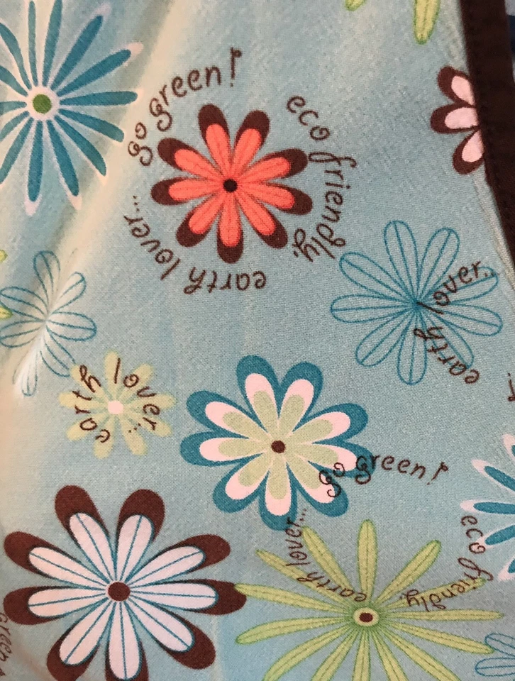 LANDAU SCRUB TOP TALLA L AZUL CIELO SUAVE Y Margaritas Chocolate ¡MANGA CORTA!! Foto 3 de 4