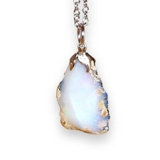 Ciondolo con catenina di Opale arlecchino etiope grezzo