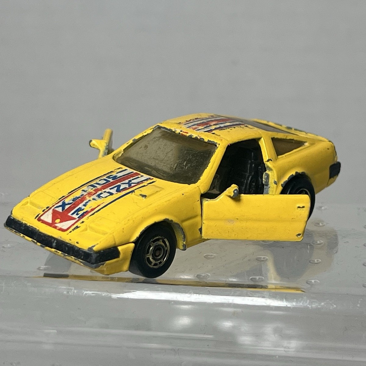 Hot Wheels Hot Ones Diecast Yellow Nissan 300ZX Gold Rim VGC