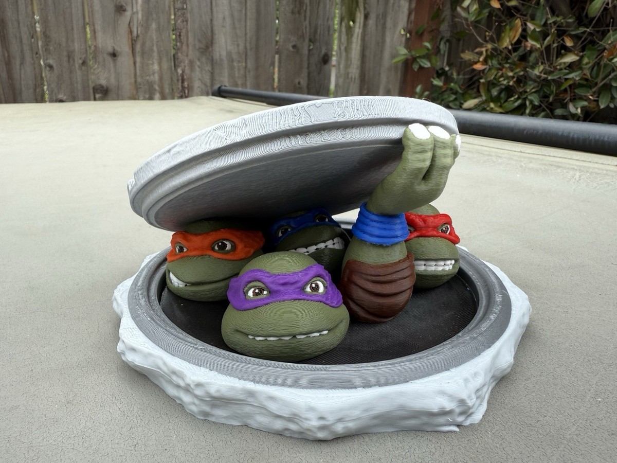 TMNT Miniature NYC Sewer Manhole Cover Prop Leo Michael Donatello