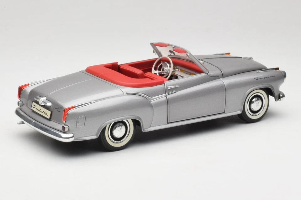 08411 Borgward Isabella Cabriolet Silver Revell 1/18 - Image 3 of 4