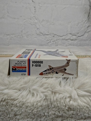 Monogram F-101B Voodoo 1/109 Scale Model Kit #6791 1979 Open Box Complete - Picture 8 of 8