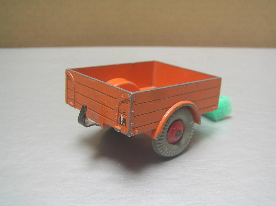 Dinky Toys 27M 341 Land Rover Trailer Orange with Red hubs - Image 4 of 4