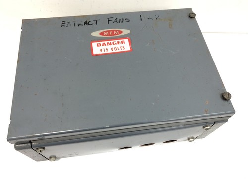 Caja de gabinete de panel de acero vacío oxidado 320x220x130 mm MAN CAVE MEM - Imagen 9 de 10