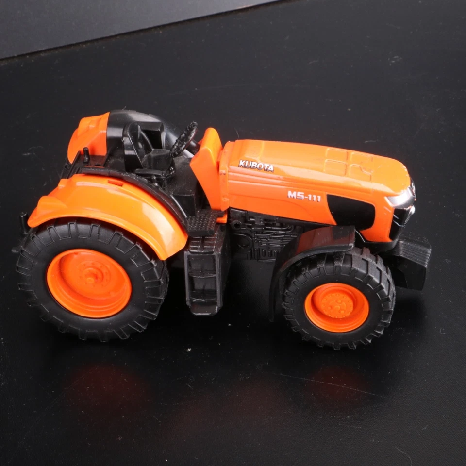 Tractor agrícola de juguete Kubota M5-111 plástico y diecast naranja modelo pequeño Foto 2 de 4