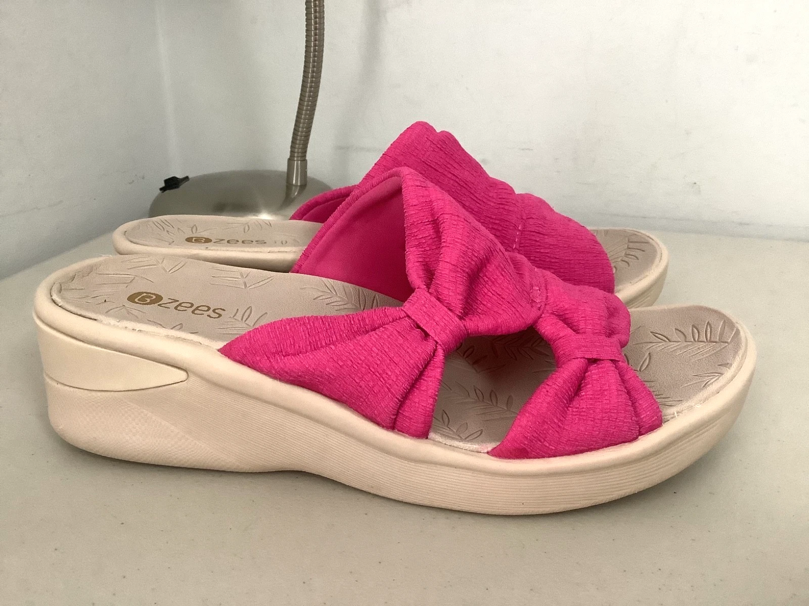 Bzees Pink Smile More Bow Wedge Sandals Women size 8 Slides Summer Slip On Shoes