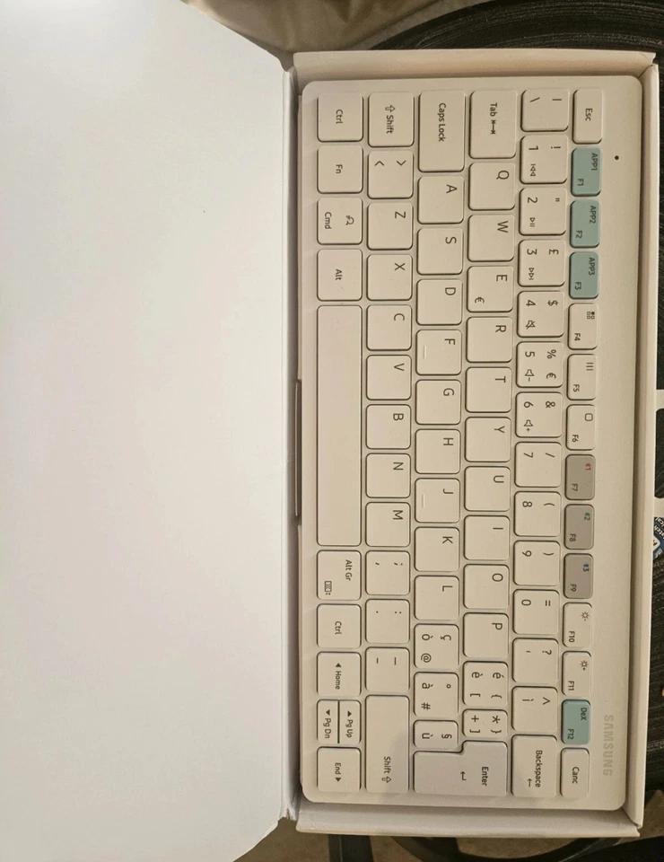 Samsung Smart Keyboard Trio 500 - White - Image 3 of 3