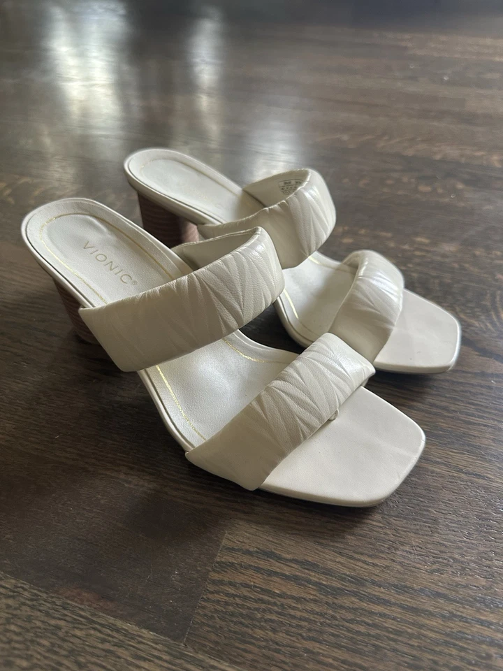 Vionic Womens Emaline Sandals Size 8.5 Heels Arch Support Comfort Leather Beige - Image 4 of 4