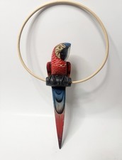 Anillo redondo ligero pintado a mano guacamayo loro madera vintage perca dañado