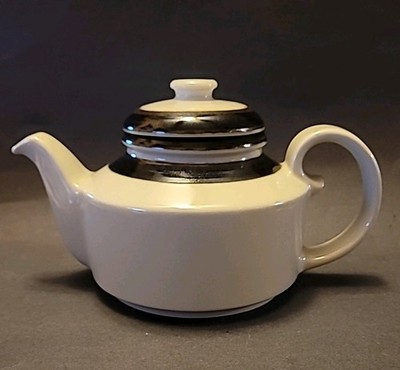 Arabia Finland Teapot Karelia Pattern. 5 Cup. 4 3/8'' To Rim. Clean and Flawless.