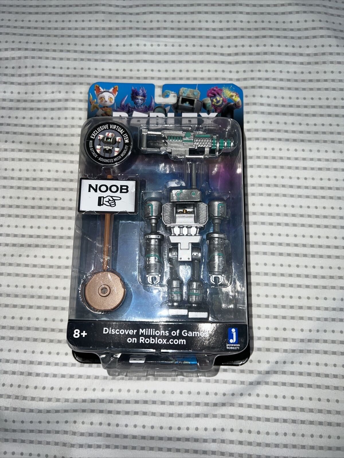 Roblox Imagination Collection - Noob Attack - Mech Mobility Figure Pack  [Includes Exclusive Virtual Item] 