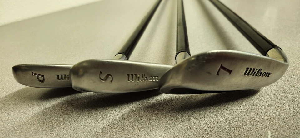 Wilson Deep Red Set of Pitching, Sand, Lob Wedges. Fat Shaft Tri-ply Graphite - Image 2 of 4