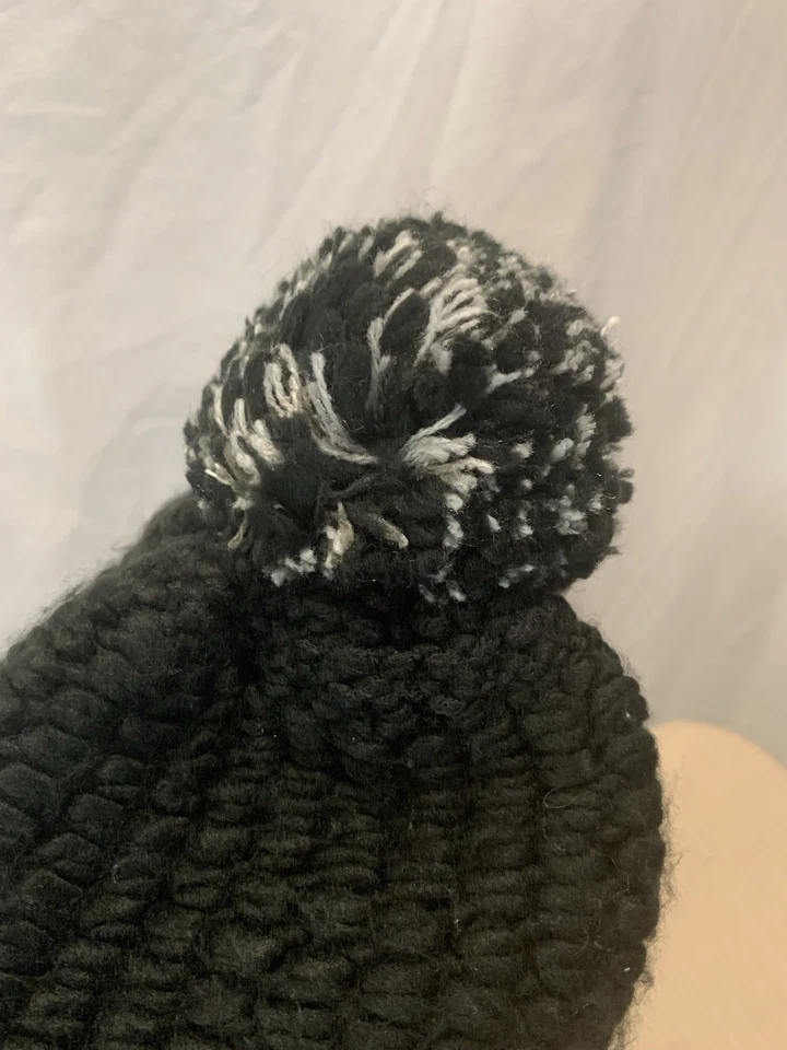 North Face Cozy Chunky Cable Beanie Black Women’s OSFM With Pom Pom - Image 3 of 3