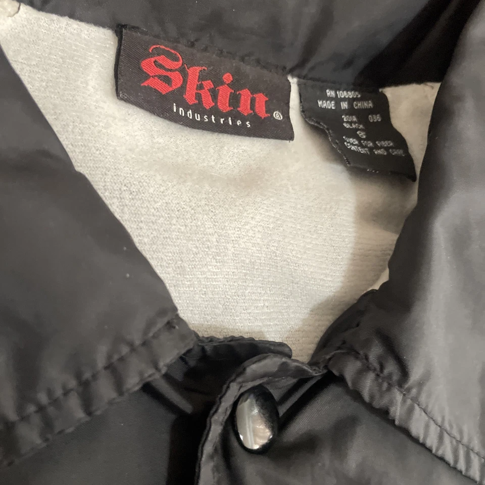 Chaqueta cortavientos vintage Skin Industries talla pequeña Y2K Foto 4 de 4