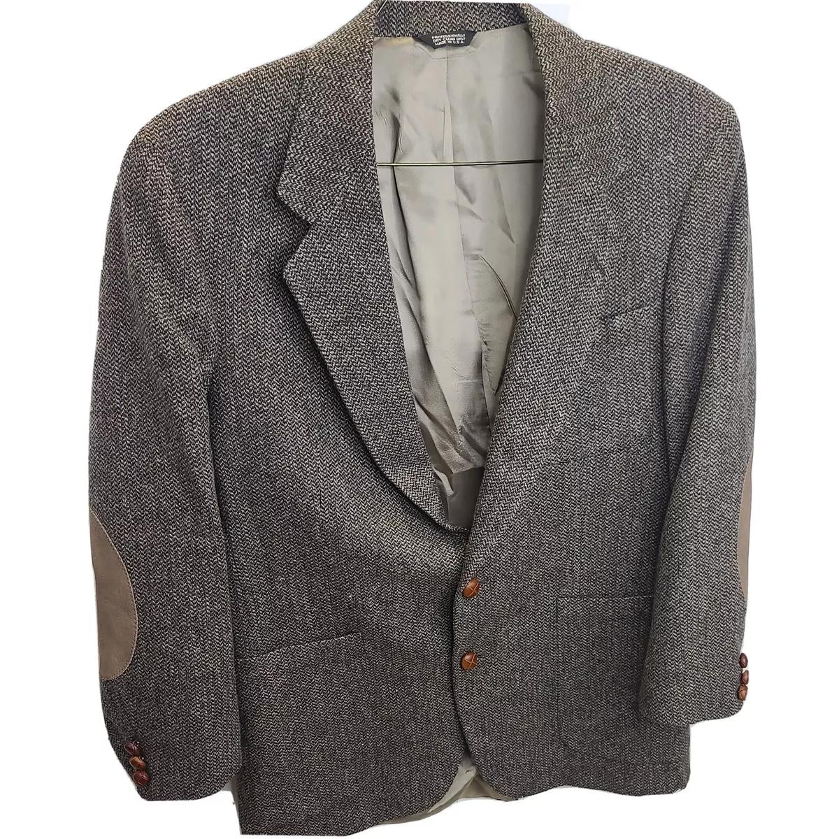 Leather patches on top a tweed blazer