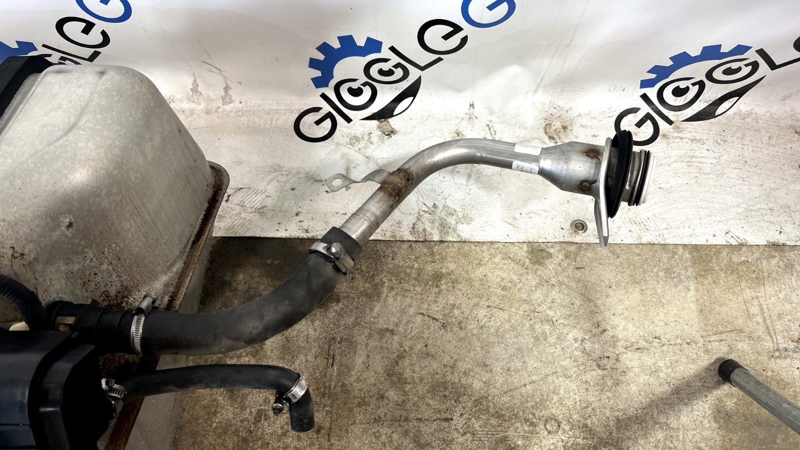 Aston Martin Vantage V8 Fuel Tank Gas Tank Fuel Tank 8G33-9C133-AE