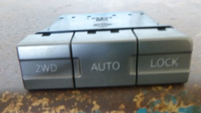 Nissan Xtrail T30 00-10/03 2WD Auto Lock Switch