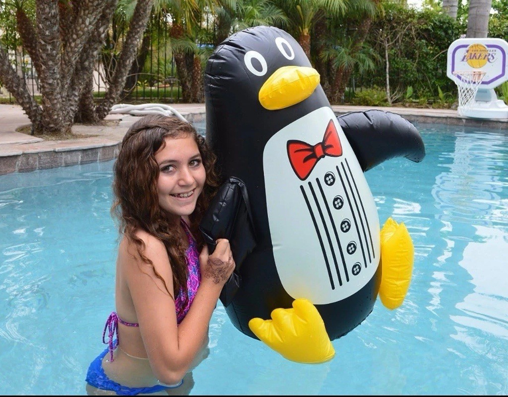 Inflatable Penguin Pool Float Decor Water Flotation Device 33 Inches NWT
