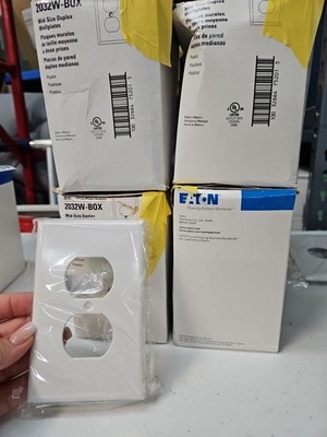 Eaton PACK 100 2032W-BOX Mid-Size 1-Gang Duplex Recp Wallplate White Thermoset