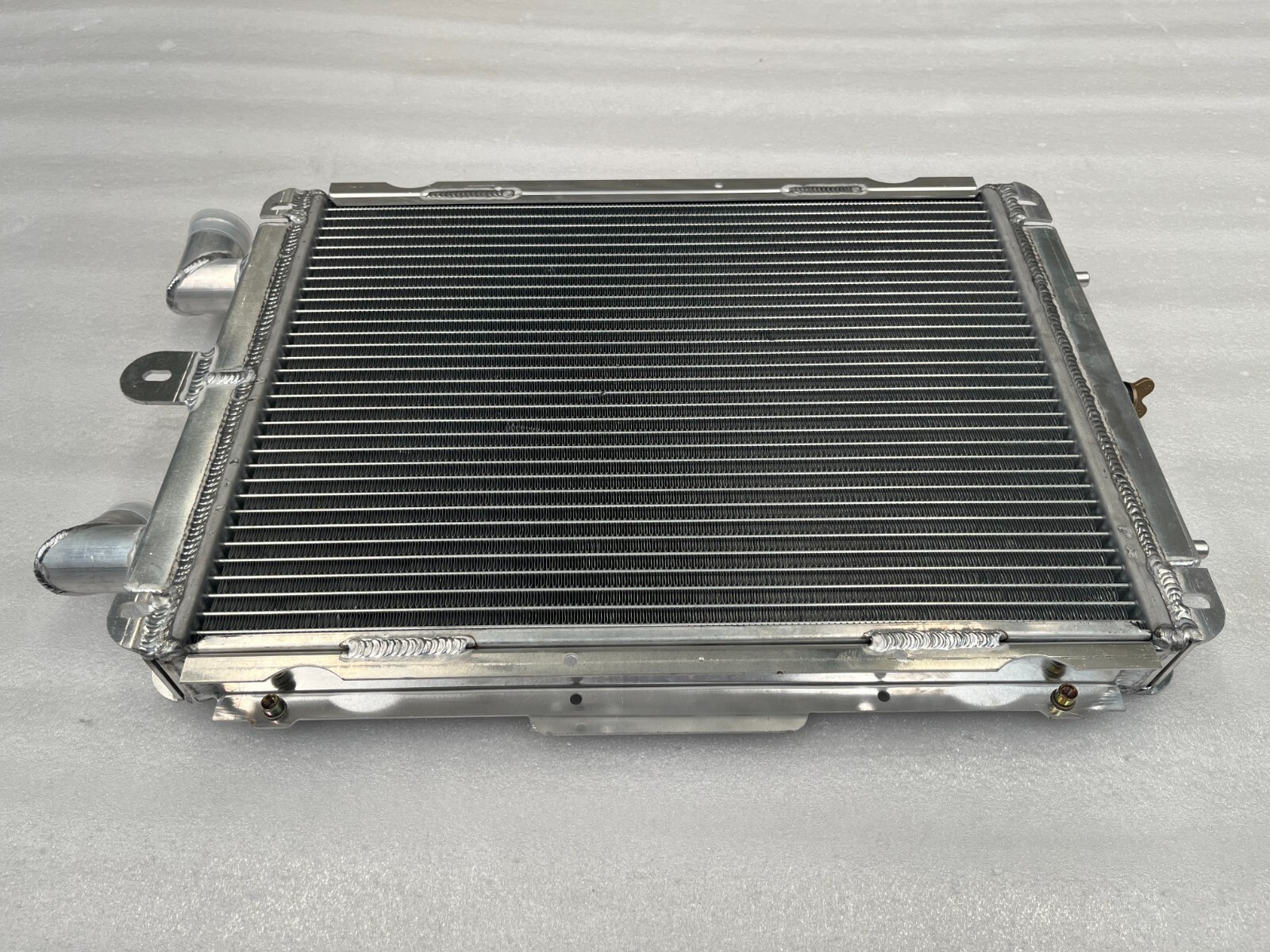 For Ferrari 355 F355 GTS/Spider W/O Sensor Hole 1994-99 Right Side Radiator