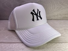 NEW YORK YANKEES WHITE HAT 5 PANEL HIGH CROWN TRUCKER SNAPBACK THROWBACK