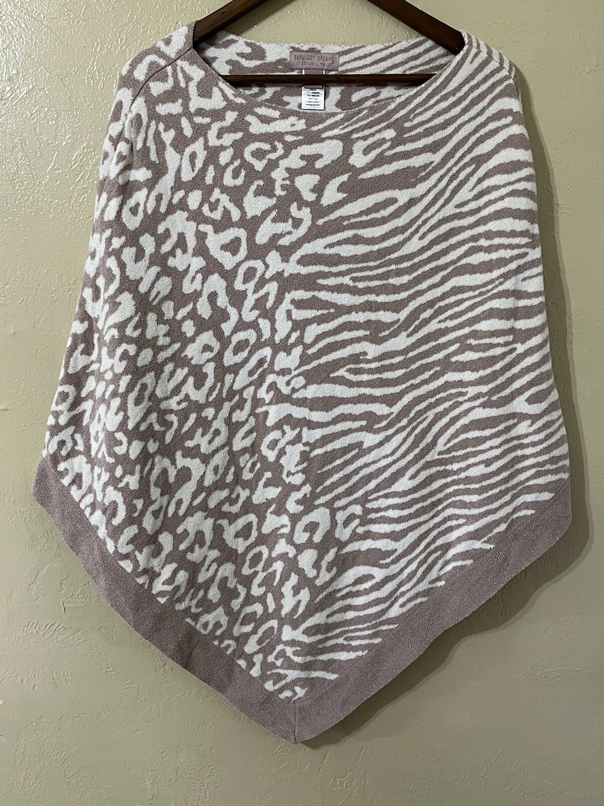 New Barefoot Dreams CozyChic Ultra Lite Poncho Faded Rose Leopard OS KK211