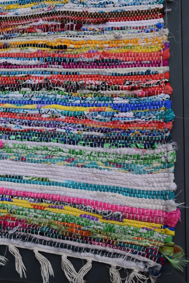 Alfombra de trapo reversible vintage hecha a mano multicolor con flecos 36"x58" Foto 3 de 4