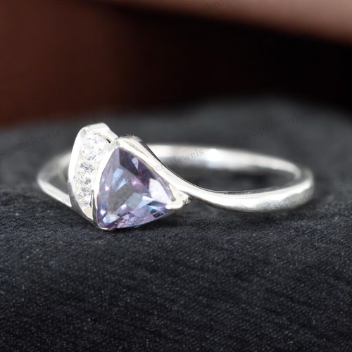 925 Sterling Silver 5x5 mm Trillion Shape Alexandrite Ring Cubic Zirconia Ring - Picture 3 of 4