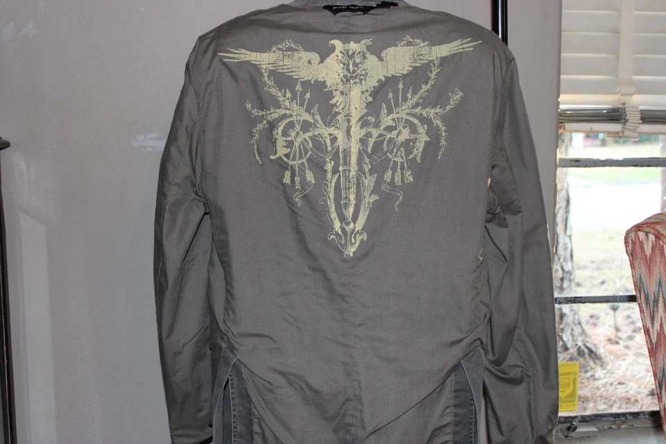 Chaqueta Blazer Pop Icon Para Hombres Sin Estructura Taupe Dragón Tatuaje Emblema Gótico Talla XL Foto 2 de 4