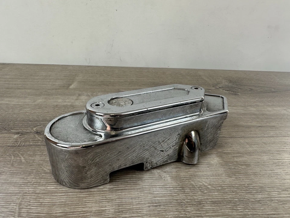 Cubierta de eje basculante trasero cromada Harley OEM 1999 Wide Glide Foto 4 de 4