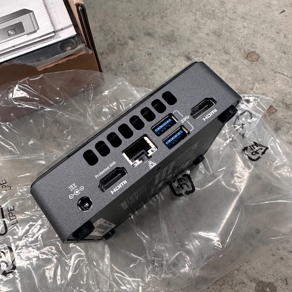 New Intel NUC7i5DNKE Mini/Micro/UCF NUC 7 PC i5 8GB 256GB M.2 SSD Windows 10 Pro - Image 4 of 4