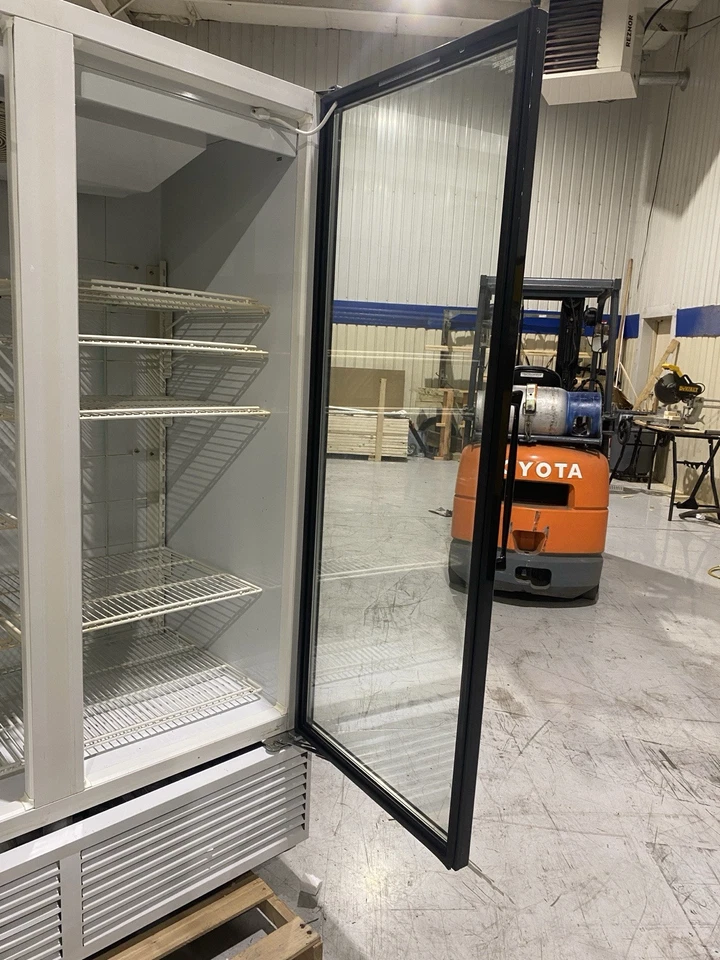 Refrigerador comercial Master-Bilt BMG-48 2 puertas. PARA REPUESTOS O REPARACIÓN Foto 4 de 4