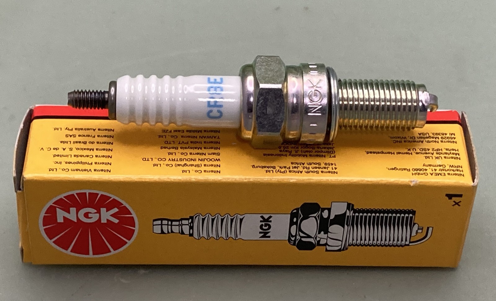 New Genuine NGK 1275 Spark Plug CR8E
