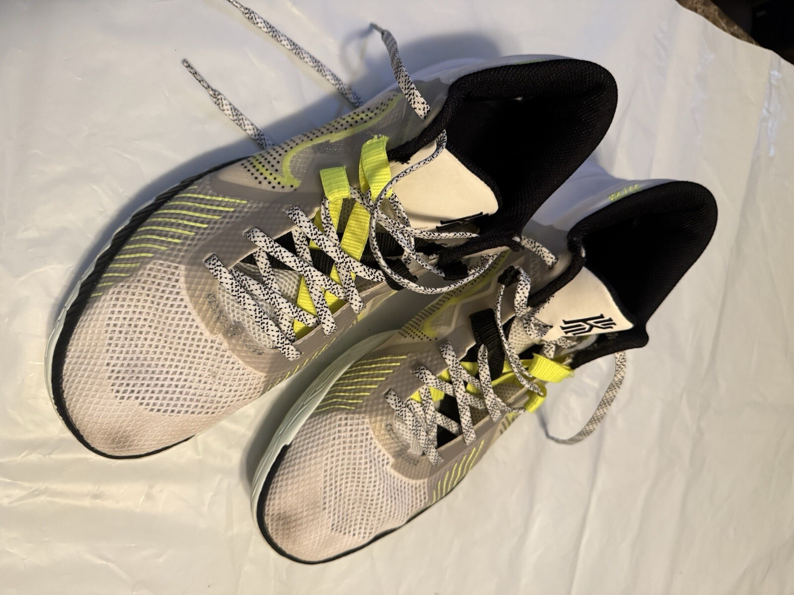 Nike Kyrie Flytrap White Volt size 13 - image 8