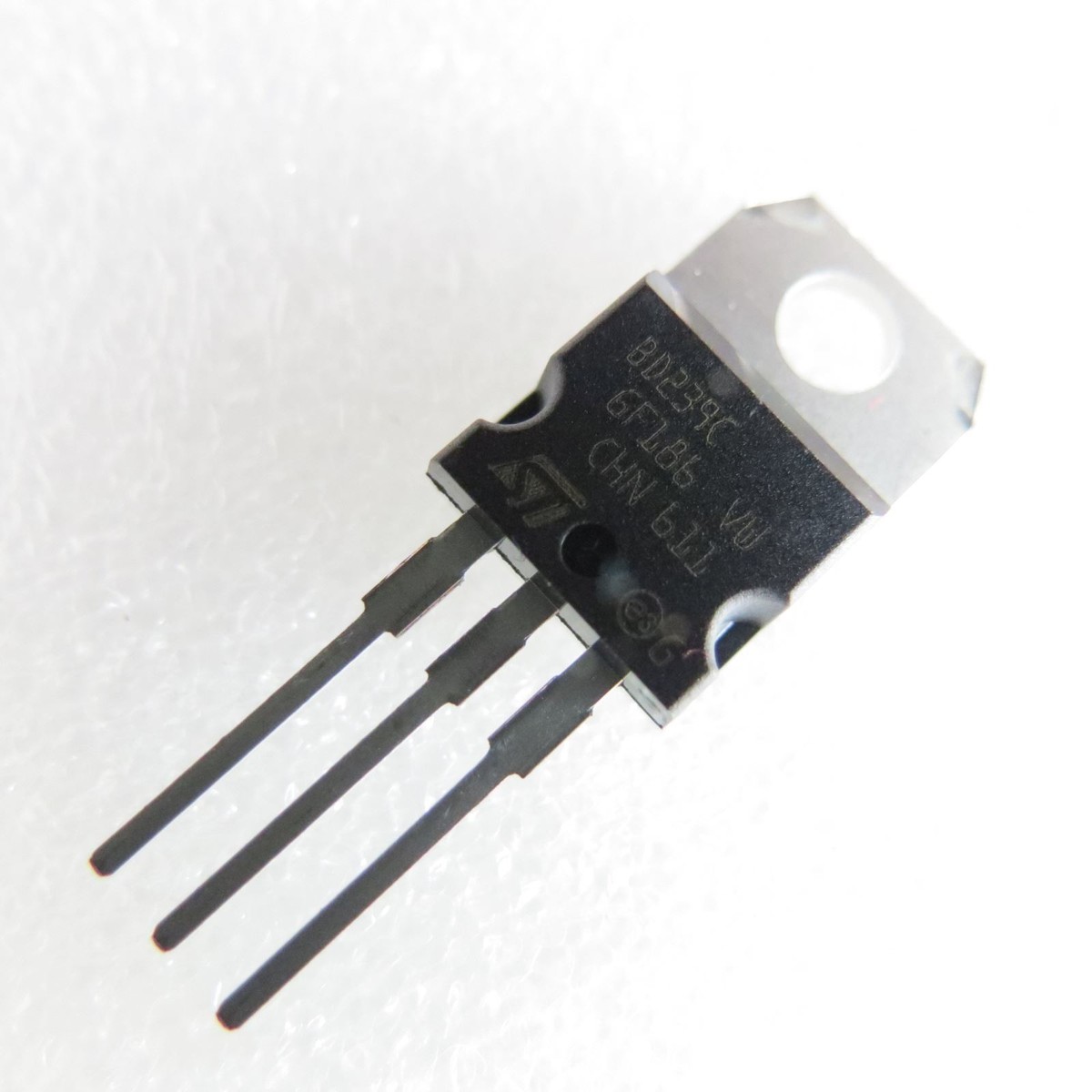 Transistor BD239C NPN - 115V, 2A, 30W - Boîtier TO220 - Neuf - Marque TNE