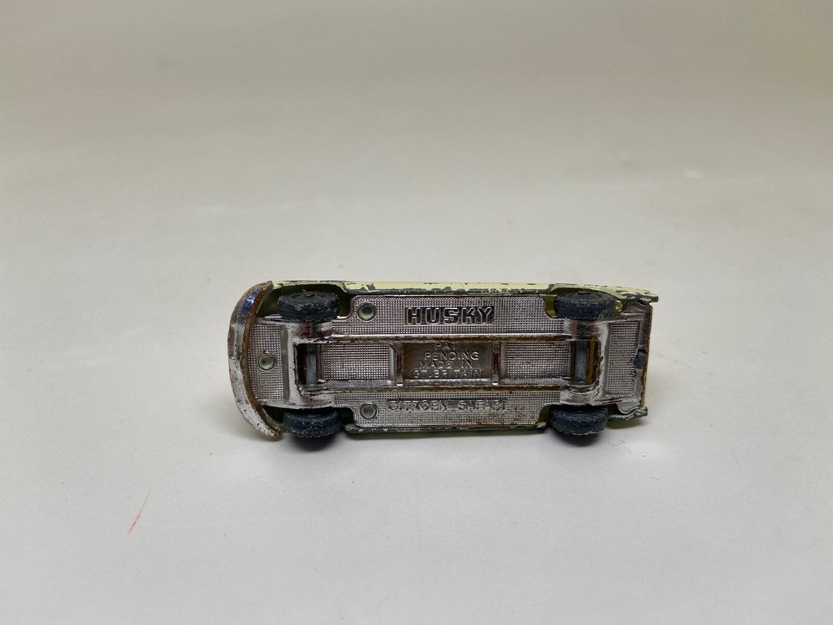 ミニカー HUSKY CITROEN SAFARI Husky Citroen Safari EMT Ambulance - Global Diecast Direct