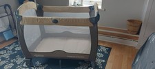 Graco Contour Travel Cot, with bassinet, hanging toys, 2 sheets and pretty quilt