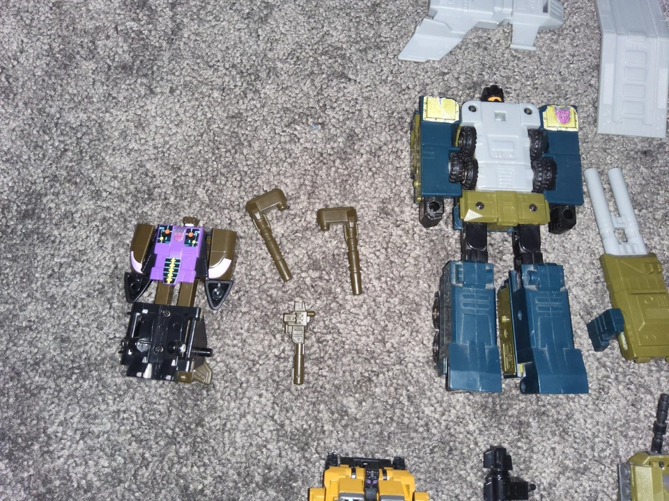 Transformers G1 complete Bruticus Combaticons Plastic variants vintage - Image 3 of 4