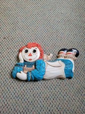 Vintage 1977 Bobbs Merrill Raggedy Ann Wall Plaque Plastic Nursery / Home Decor
