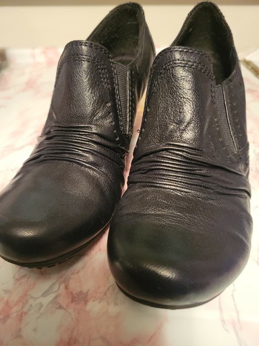 Bare Traps Women's Treasure Black Leather Booties w Runching Slip On US Size 9 - Picture 2 of 7
