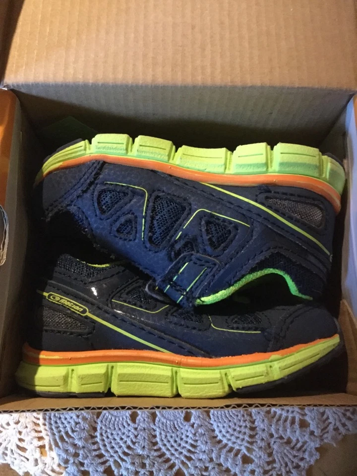 Zapatos deportivos Champion C9 usados. Infantil niño talla 5. Azul marino, verde, naranja. Foto 2 de 4