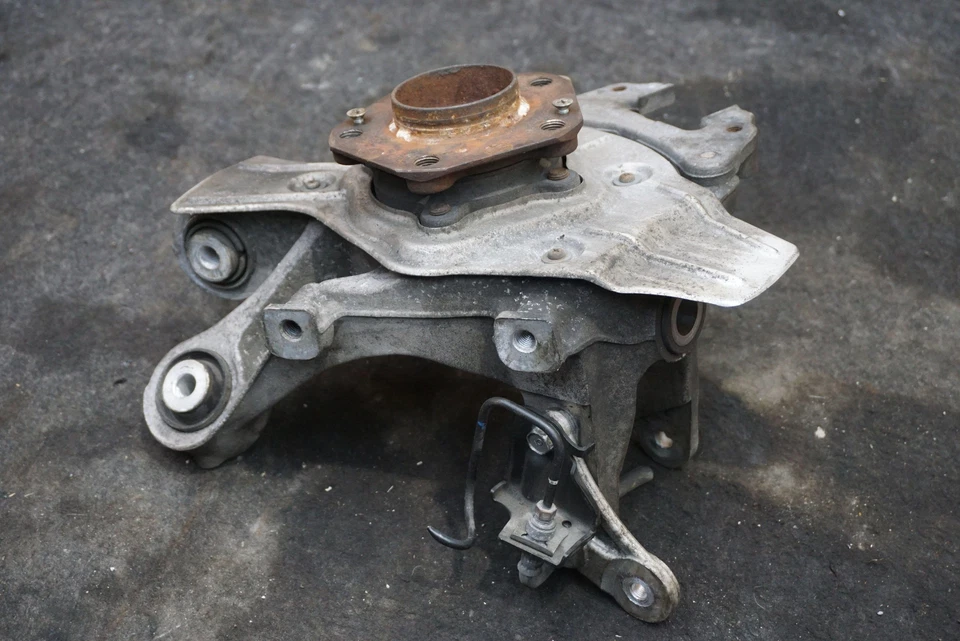 Ступица подшипника колеса заднего правого шпинделя костяшки от оригинального производителя 52210T6na02 Acura NSX 17-20 - Изображение 2 из 4