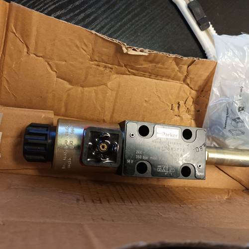 Parker Check Valve D1VWDNJP76 Hydraulic Valve New as Spare Part Carrier