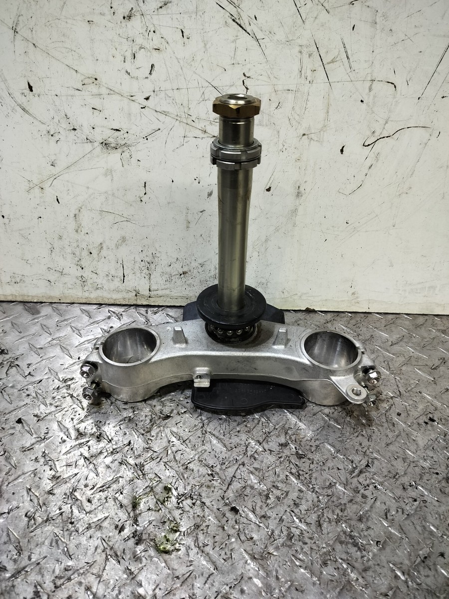 2006-2024 Suzuki GSXR 600 750 OEM LOWER TRIPLE TREE CLAMP | eBay