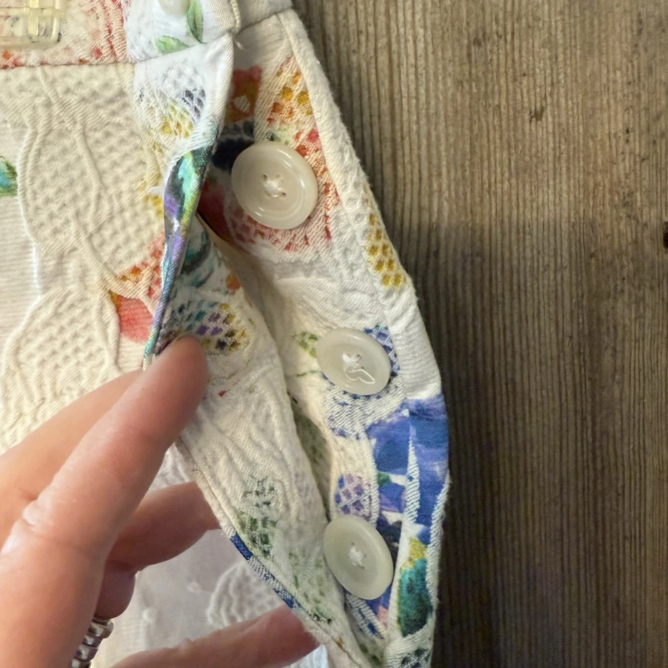 Shorts Anthropologie Elevenses Catalunha bordado floral botões de renda feminino 6 - Imagem 3 de 4