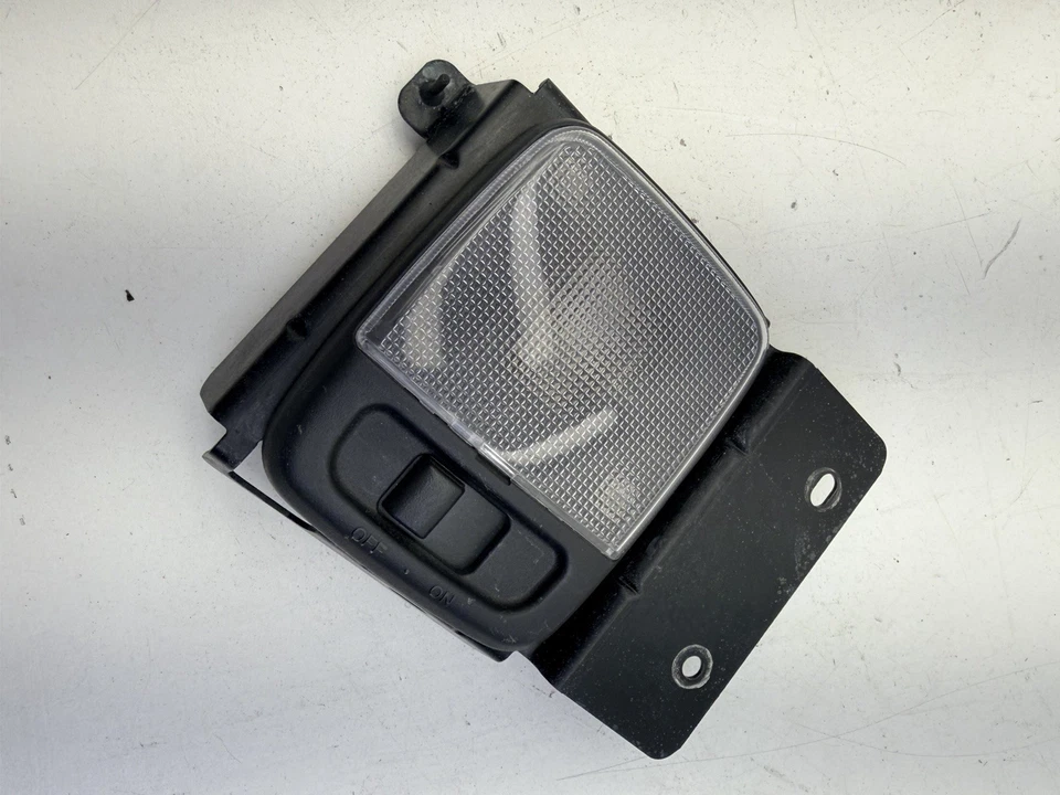 Luz domo de carga central Nissan NV 2500 2012-2020 OEM. Foto 2 de 4