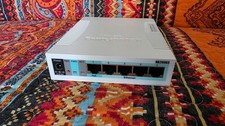Conmutador pequeño SOHO 5x Gigabit Ethernet administrado Mikrotik CSS106-5G-1S RB260GS