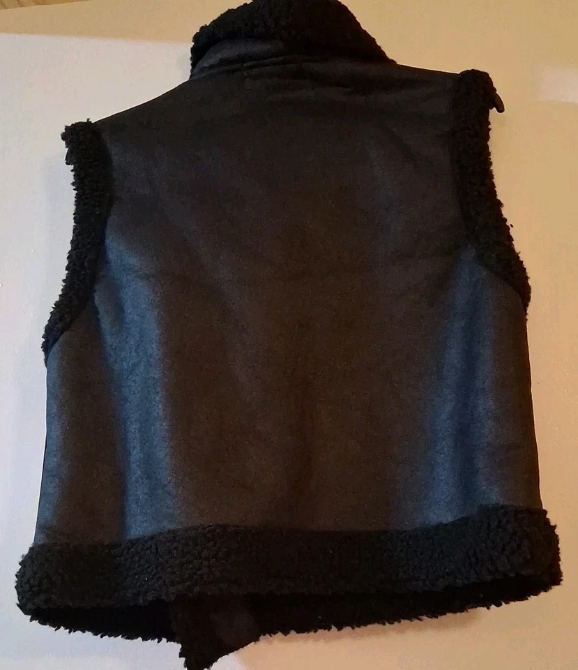 Chaleco Sherpa Madden Girl Nuevo con Etiquetas Negro Imitación Piel de Oveja Talla XSmall Foto 4 de 4